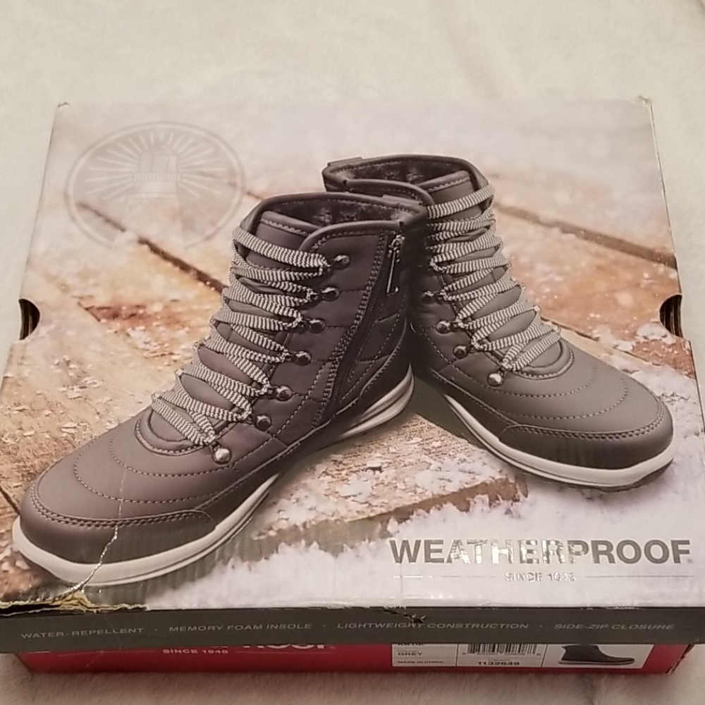 Weatherproof winter boots